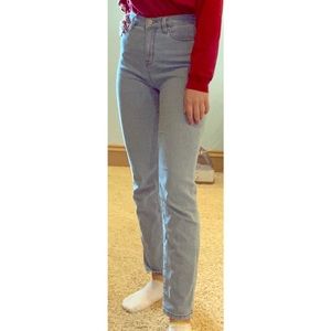 HIGH WAISTED MOM JEANS URBAN OUTFITTERS